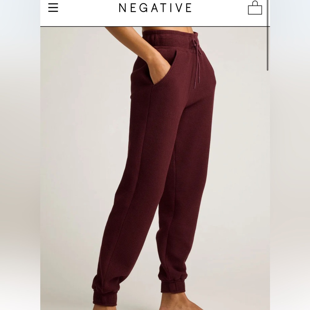 Negative waffle knit jogger in garnet